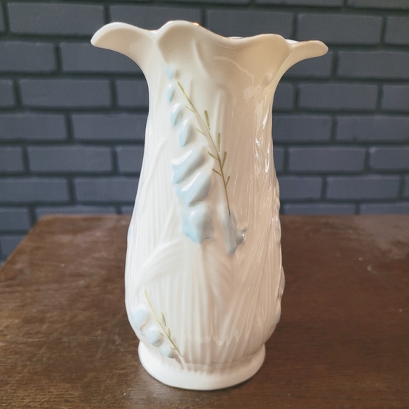 Belleek Accents Belleek Bluebell Harebell 6 Inch Vase 7th Gold Mark